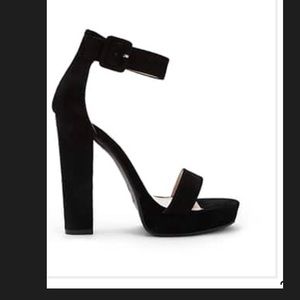 Forever 21 Black heels band new never worn.